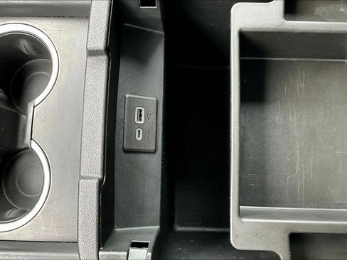 Used 2022 Chevrolet Suburban LT image 34