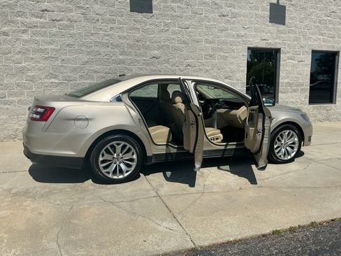 Used 2018 Ford Taurus Limited FWD image 12