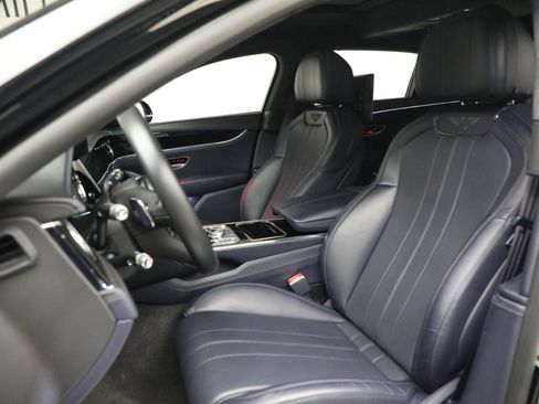 Certified 2023 Bentley Flying Spur V8 image 21