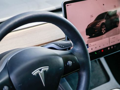 Used 2024 Tesla Model Y Long Range image 20