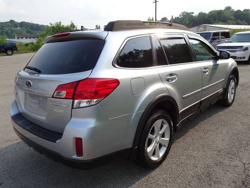Used 2014 Subaru Outback 2.5i Premium w/ Accessory Value Package (OYX) AWD/4WD image 6