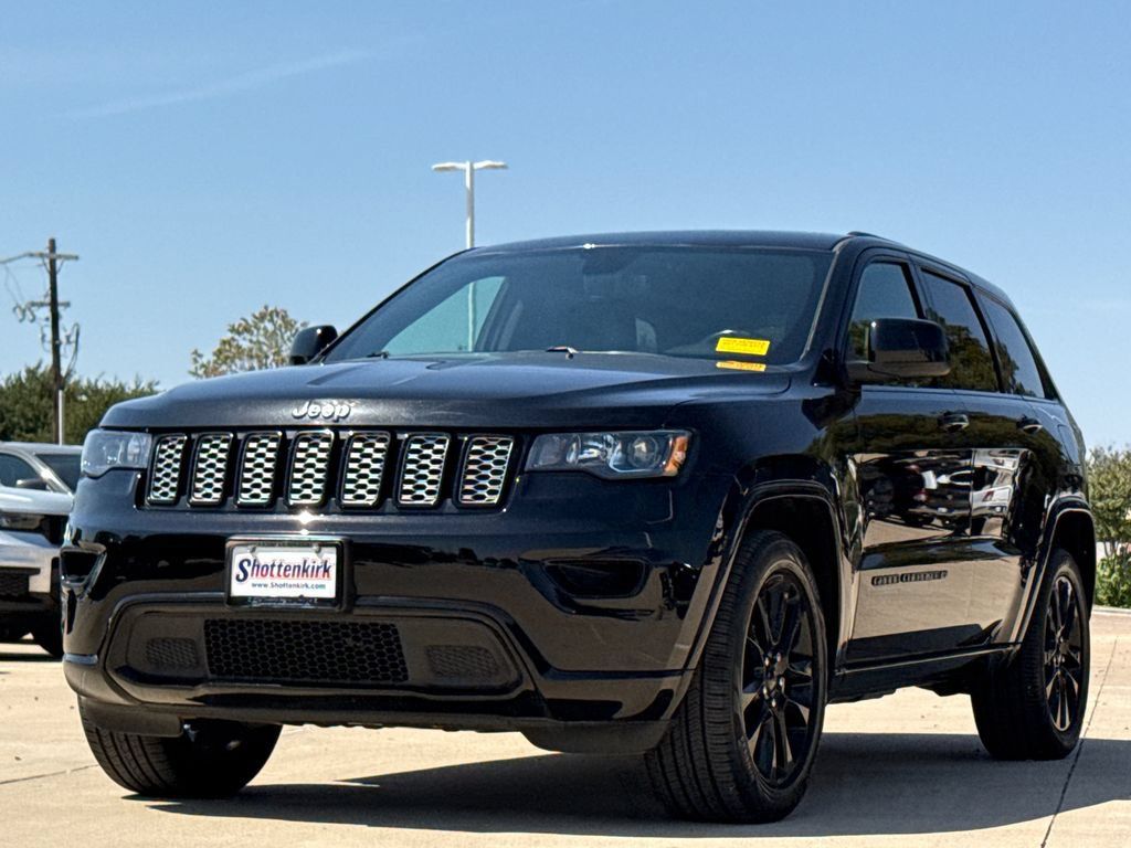 Used 2022 Jeep Grand Cherokee Laredo X RWD image 3