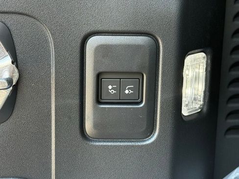 New 2026 Land Rover Defender 130 X-Dynamic SE image 41