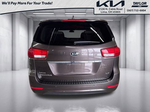 Used 2017 Kia Sedona LX w/ LX Essentials Premium Package image 6
