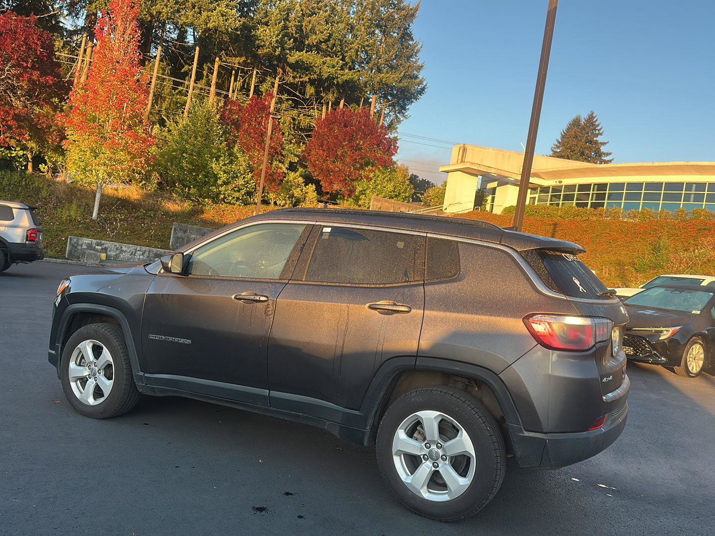 Used 2019 Jeep Compass Latitude w/ Popular Equipment Group AWD/4WD image 3