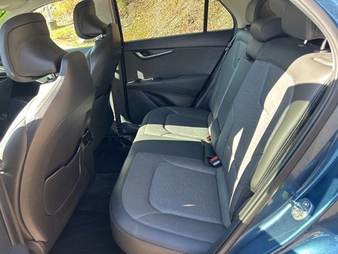 Used 2023 Kia Niro SX Touring image 15