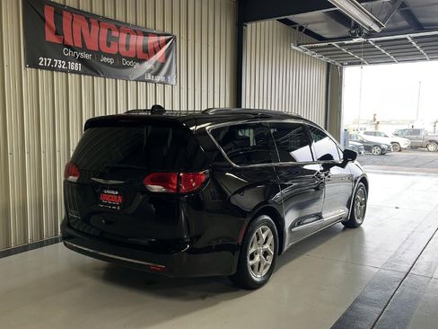 Used 2018 Chrysler Pacifica Touring-L Plus w/ Advanced Safetytec Group image 22