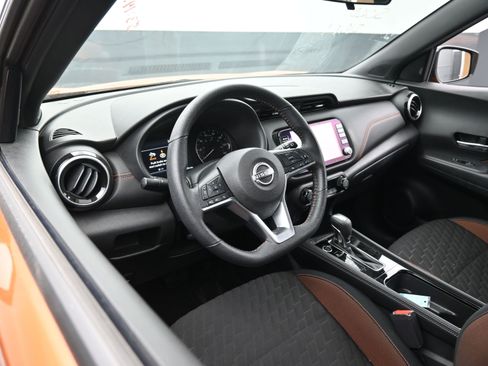 Used 2023 Nissan Kicks SR image 15