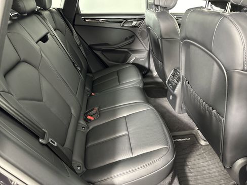 Certified 2025 Porsche Macan image 27