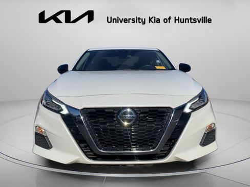 Used 2021 Nissan Altima 2.5 SR w/ SR Premium Package image 2