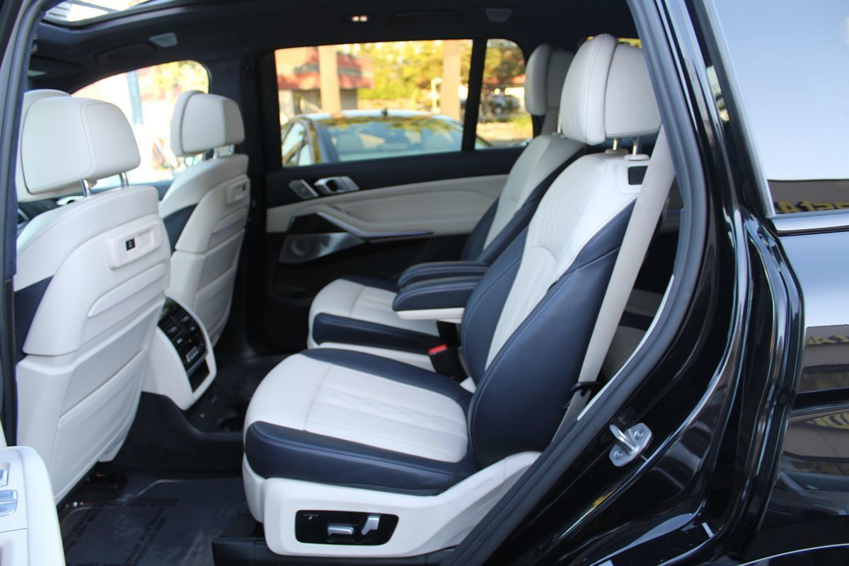 Used 2021 BMW X7 M50i w/ Dynamic Handling Package AWD/4WD image 29
