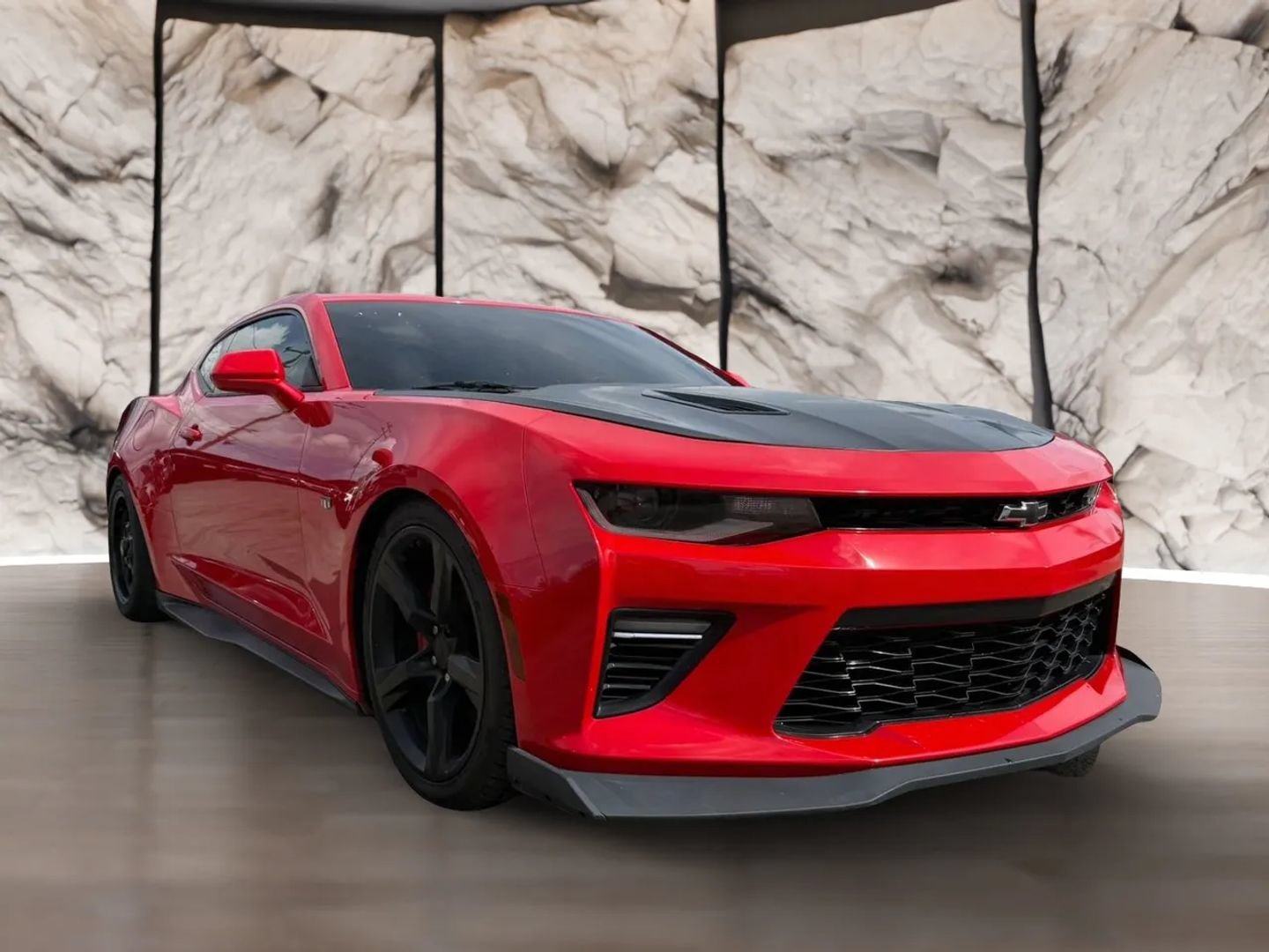 Used 2018 Chevrolet Camaro SS RWD image 3