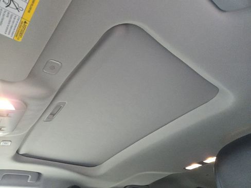 Used 2025 Toyota Highlander XLE image 27