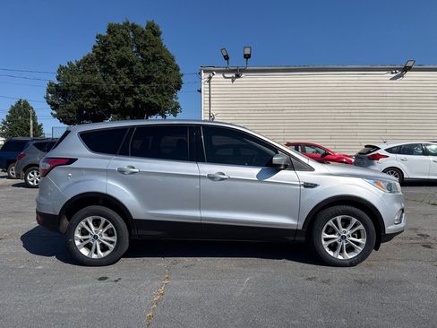 Used 2017 Ford Escape SE FWD image 5
