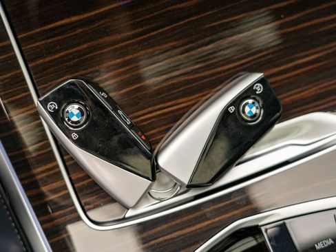 Used 2024 BMW X7 xDrive40i w/ M Sport Package AWD/4WD image 32