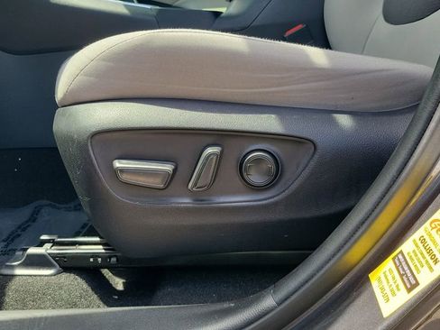 Used 2020 Toyota RAV4 XLE AWD/4WD image 16