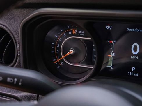 Used 2025 Jeep Gladiator Sport AWD/4WD image 65