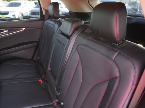 Used 2022 Lincoln Nautilus Reserve image 14