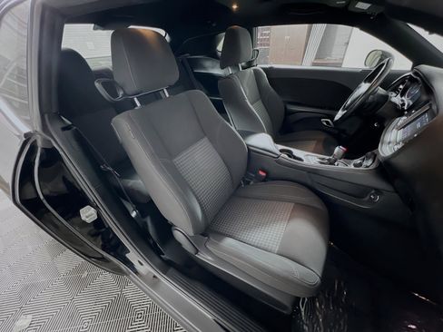 Used 2023 Dodge Challenger SXT image 31