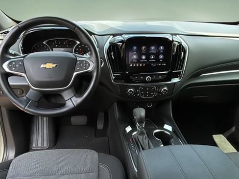 Used 2023 Chevrolet Traverse LT FWD image 16