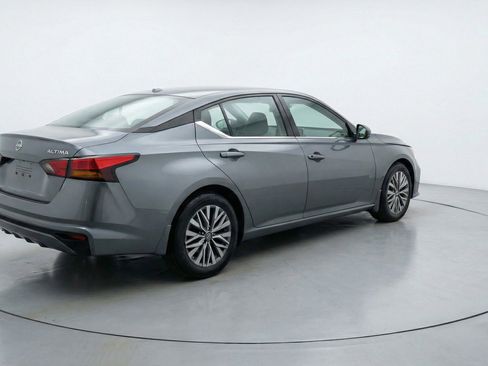 Used 2025 Nissan Altima 2.5 SV image 9
