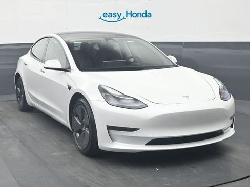 Used 2023 Tesla Model 3 Standard Range image 2