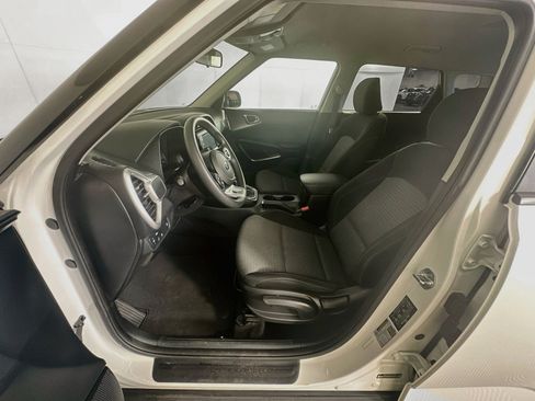 Used 2020 Kia Soul S FWD image 13