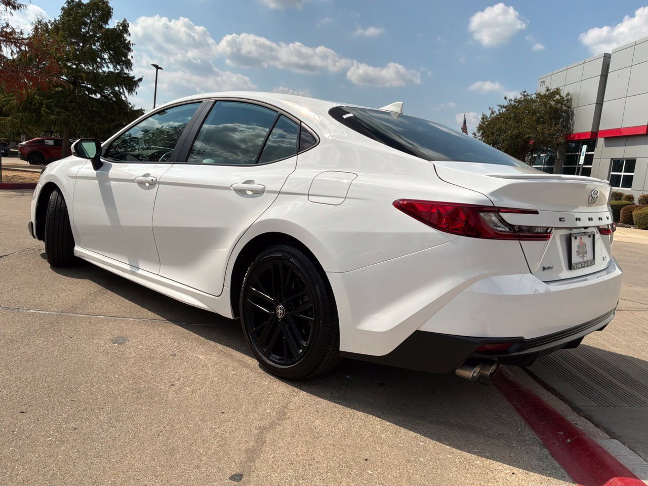 Used 2026 Toyota Camry SE FWD image 8