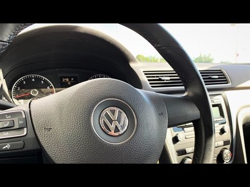 Used 2014 Volkswagen Passat 1.8T Wolfsburg Edition FWD image 9