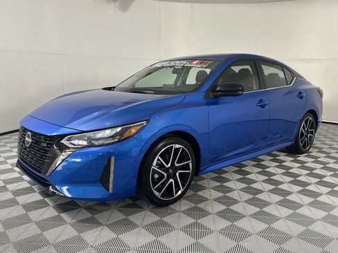 Certified 2025 Nissan Sentra SR w/ SR Premium Package FWD image 4
