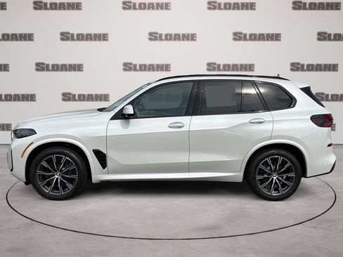 New 2026 BMW X5 xDrive40i w/ M Sport Package AWD/4WD image 2