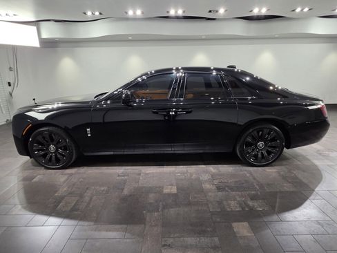 Used 2024 Rolls-Royce Ghost image 3