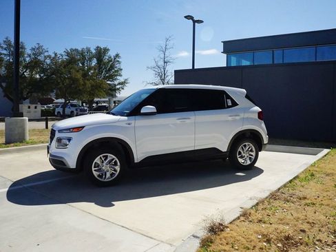 New 2026 Hyundai Venue SE image 4