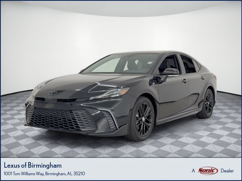 Used 2025 Toyota Camry SE w/ Convenience Package FWD image 1
