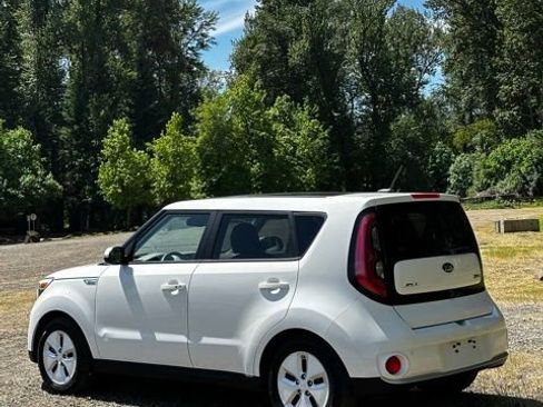 Used 2016 Kia Soul EV + w/ Sun & Fun Package FWD image 8