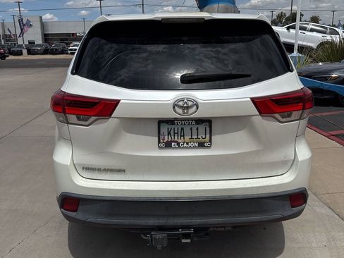 Used 2017 Toyota Highlander LE w/ Carpet Mat Package image 5