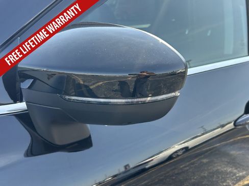 Used 2025 Nissan Pathfinder SL AWD/4WD image 16