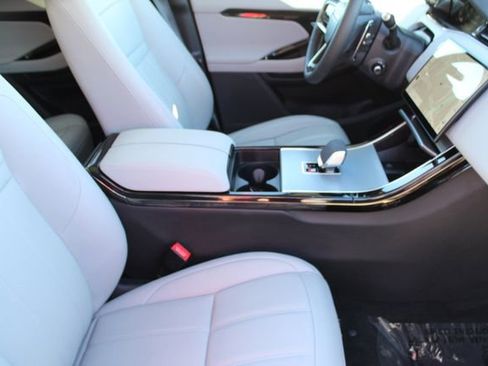 Used 2025 Land Rover Range Rover Evoque S image 3