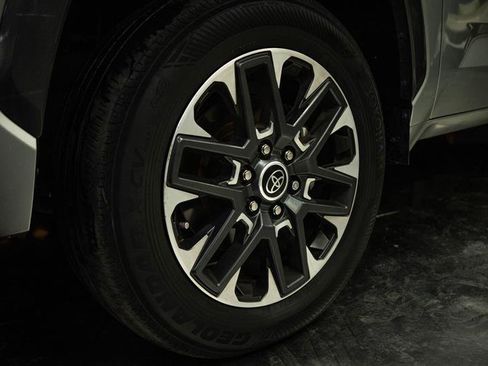 Used 2022 Toyota Tundra Limited AWD/4WD image 3