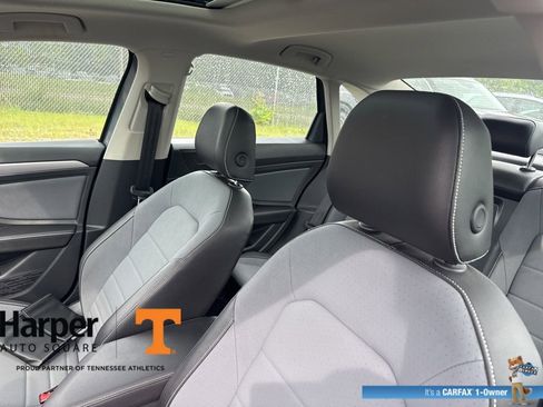 Used 2025 Volkswagen Jetta SE w/ Sunroof Package FWD image 12