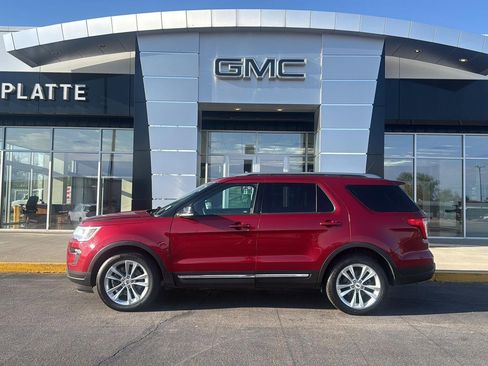 Used 2018 Ford Explorer XLT w/ Equipment Group 202A AWD/4WD image 1