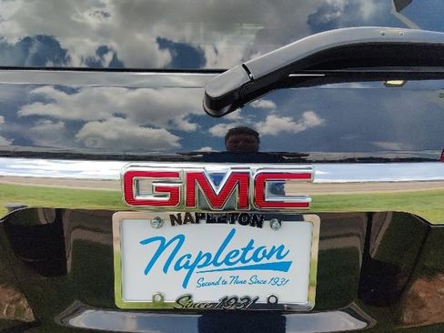 Used 2018 GMC Acadia Denali FWD image 24