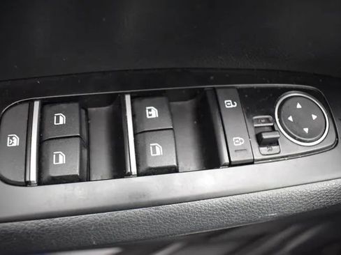 Used 2025 Kia Soul LX w/ LX Technology Package FWD image 21