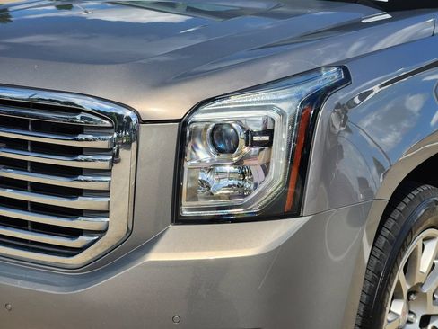 Used 2019 GMC Yukon SLT w/ Premium Edition RWD image 9