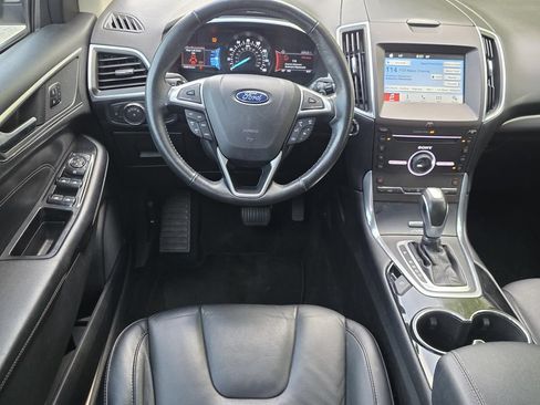 Used 2016 Ford Edge Titanium FWD image 11