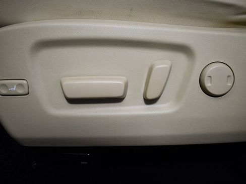 Used 2017 Toyota Highlander Limited image 21