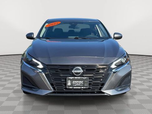 Used 2023 Nissan Altima 2.5 SV FWD image 2