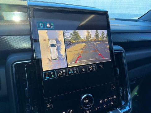 Used 2025 GMC Yukon AT4 w/ AT4 Premium Plus Package AWD/4WD image 17