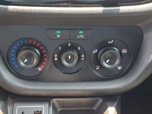 Used 2019 RAM ProMaster City Tradesman SLT FWD image 8