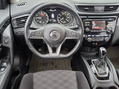 Used 2018 Nissan Rogue Sport SV w/ SV All-Weather Package AWD/4WD image 9